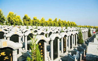 如何从山峰棱角判断公墓陵园的风水?