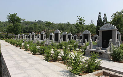 昆明公墓环境哪家好?公墓外环境要怎么看?选择墓地时外环境有什么要求?