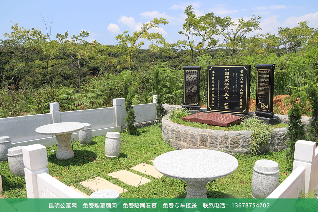 昆明青龙园公墓墓型展示,家族艺术墓