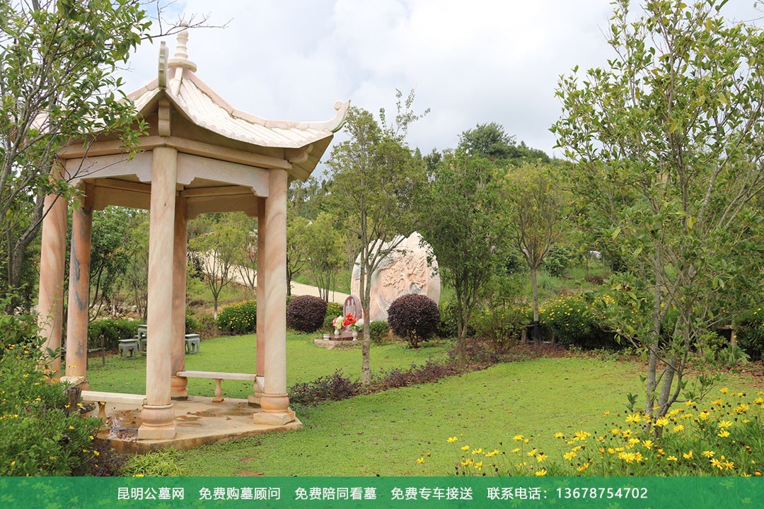 昆明青龙园公墓墓型展示,家族艺术墓