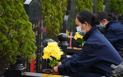 多为“文明祭扫”创造条件