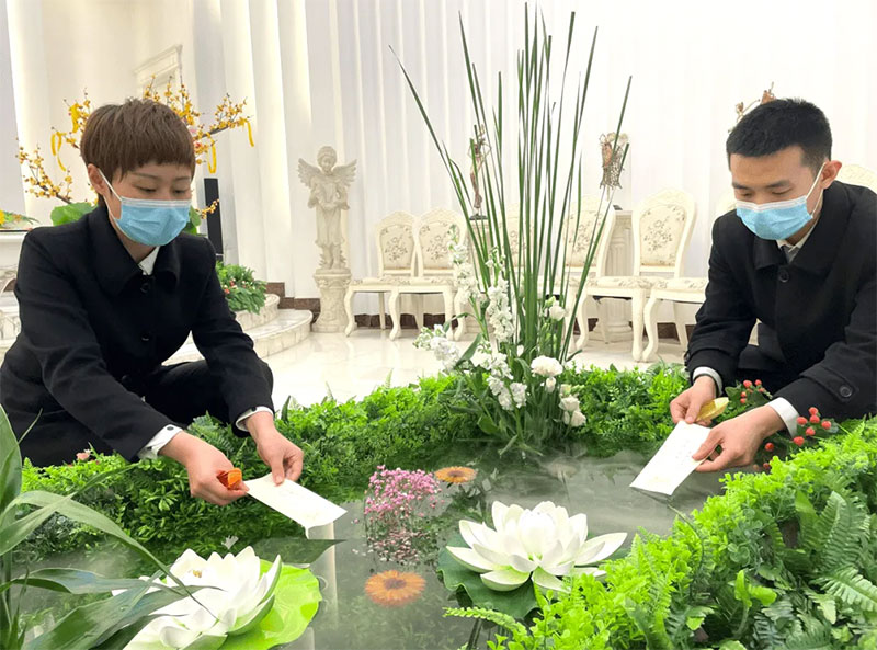 “水溶祭祀”传递文明祭扫理念 “水溶祭祀”传递文明祭扫理念