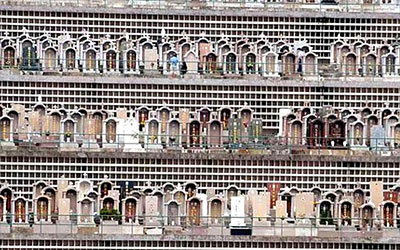 房价比北京上海还高,墓地却在繁华的市中心建造