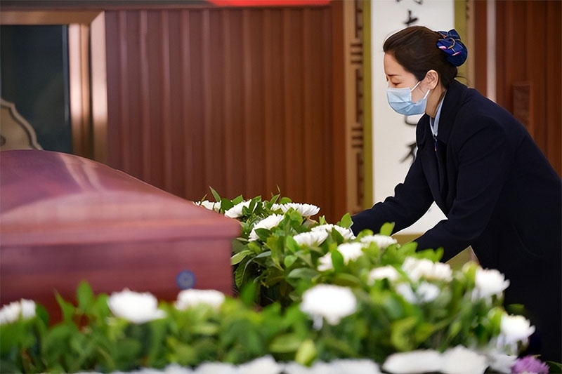 90后殡葬师的日与夜 90后殡葬师的日与夜