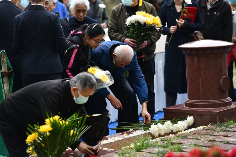 以新葬式葬法让逝者生命回归自然