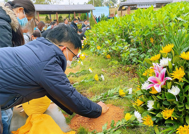 生态殡葬的推广困境与脱困机制