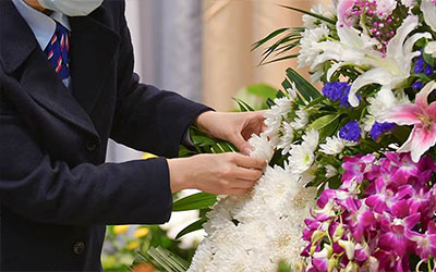 别让乱收费成殡葬业的痼疾