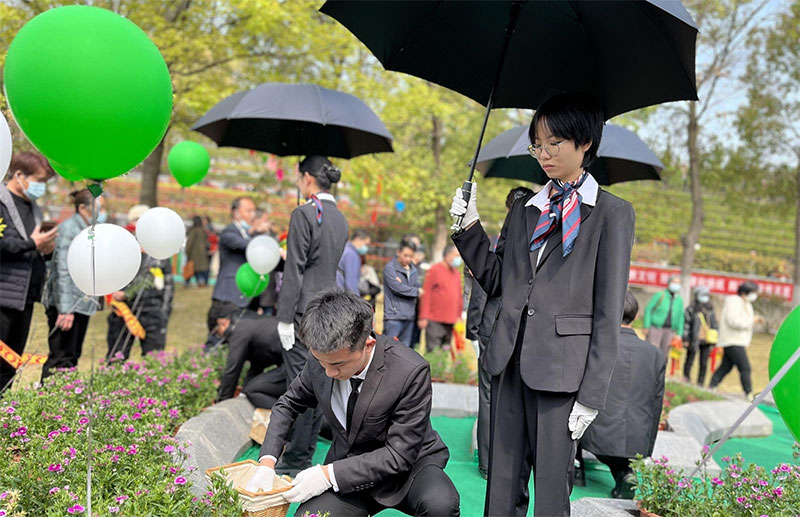 殡葬行业转型,墓地价格大降,年轻人偏爱低成本祭奠 殡葬行业转型,墓地价格大降,年轻人偏爱低成本祭奠