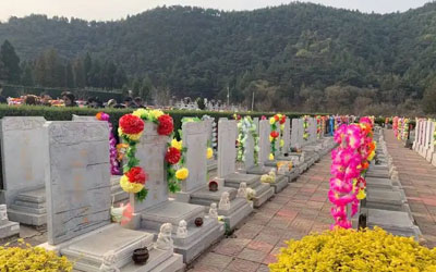 有山有水的墓地风水好吗,怎样在有山有水的地方选择更好的公墓