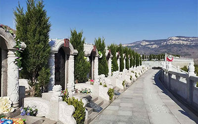 买墓地要讲究周围的流水