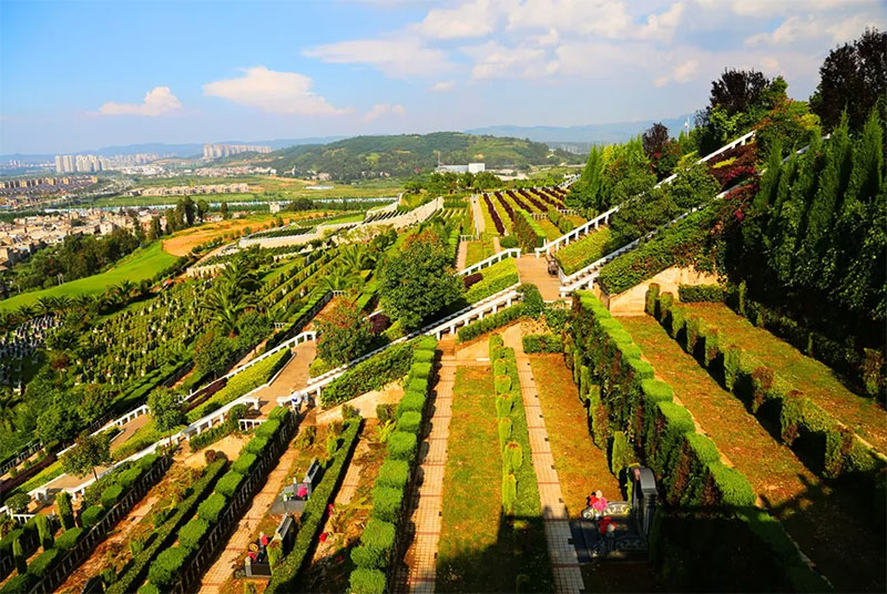 墓穴周围的土地对风水的影响 墓穴周围的土地对风水的影响