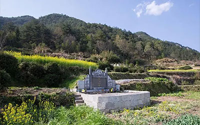 墓地风水：如何选择合适的坟地位置？