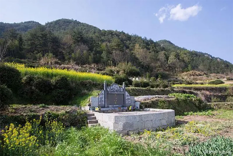 墓地风水：如何选择合适的坟地位置？