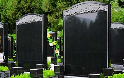 昆明墓地选择位置时需要注意哪些因素？