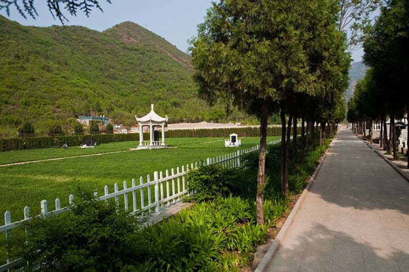 怎么选择昆明墓园价格合适