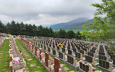 昆明墓地买双人墓还是单人墓好？