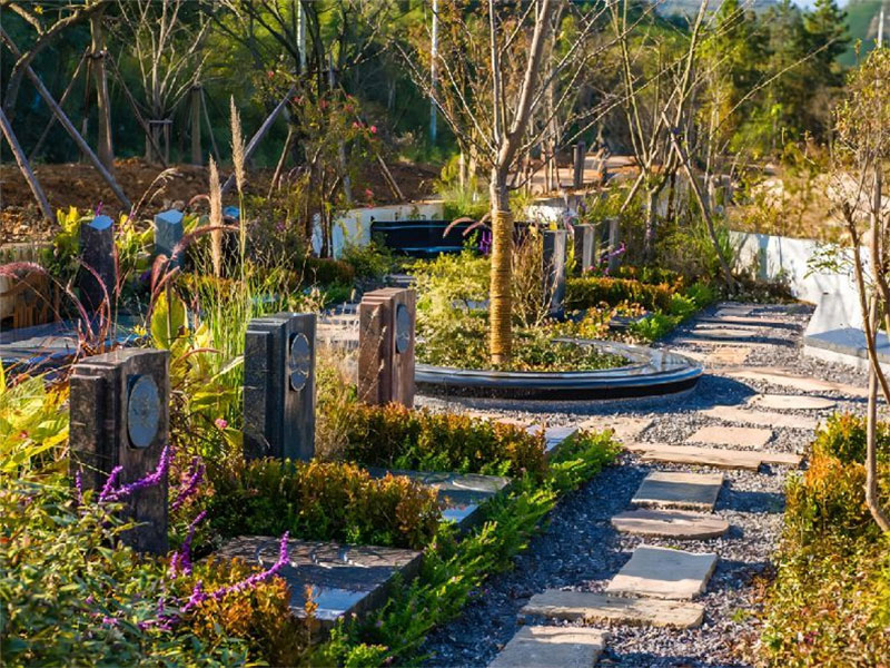 昆明墓地为什么都是双穴的？购买墓地时是买双穴好还是单穴好？