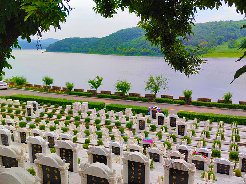 选择墓地了解这三个关键因素就可以了