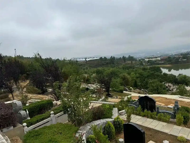 选公墓没头绪？记住这四点就够了