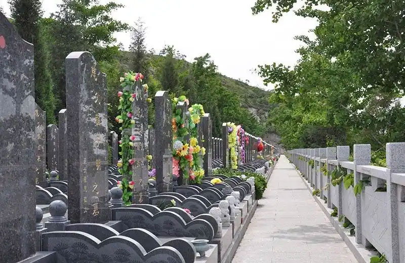 昆明选墓地避坑秘籍:让挚爱安息得宜 昆明选墓地避坑秘籍:让挚爱安息得宜