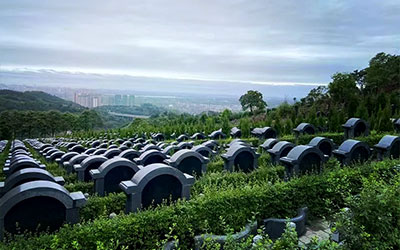 昆明墓地选址较忌讳什么？昆明堪舆师阴宅堪舆案例分享