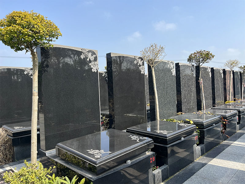 在昆明墓园选出一块安心墓位