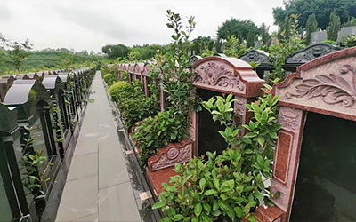 在昆明墓园里怎样才能选到合适的墓位？