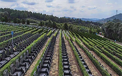 公墓选择指南：科学与人文视角下的位置选择要点