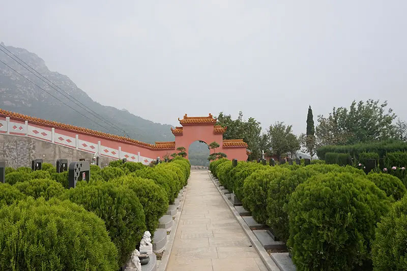 公墓选址风水指南:如何借助自然地势藏风聚气 公墓选址风水指南:如何借助自然地势藏风聚气