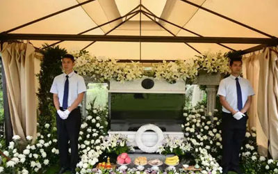 第一次参加葬礼要怎么穿才好呢？