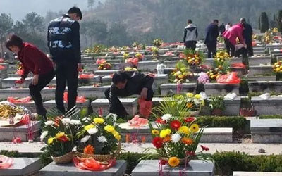 给逝去的亲人上坟有什么讲究