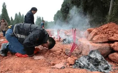 迁坟可以只取走骨灰或灵骨？