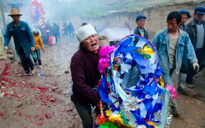 农村葬礼中孝子为什么要手持哭丧棒，有哪些讲究