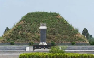 从穴周围的环境找公墓中的吉穴