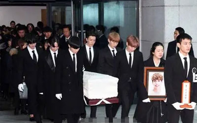 参加殡葬怎样穿才得体