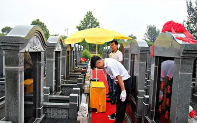 墓地安葬的具体流程