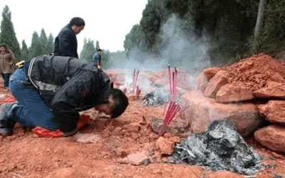 何为迁坟软包？迁坟拾骨可以软包吗？