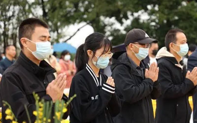 如何安慰死者家属？