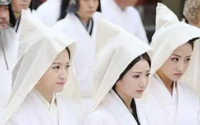 我国的丧鞋为什么用白色来表示对死者的哀念呢?