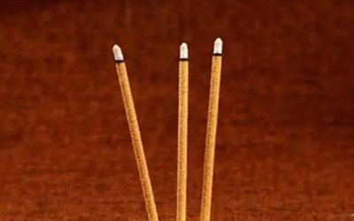 逝者出殡前点的三根香有什么意义？