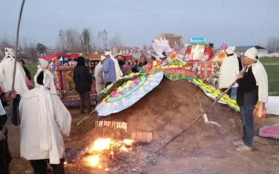 传纸、传香、传酒，漫谈传统葬俗中的二十四拜