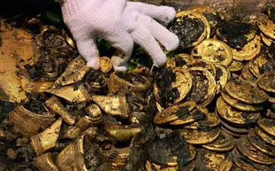 此人经历了王、帝、侯三种身份的转变，墓地被发现后更是轰动全国