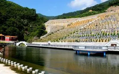 公墓陵园周围的山和水都会对整个家族的运势产生一定的影响