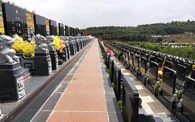 公募的不断建设可以让文明祭祀更快的推行,昆明金陵公墓