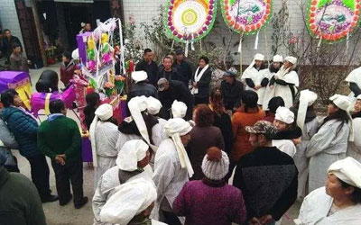 公墓信息网带您浅谈农村丧葬文化活动的问题