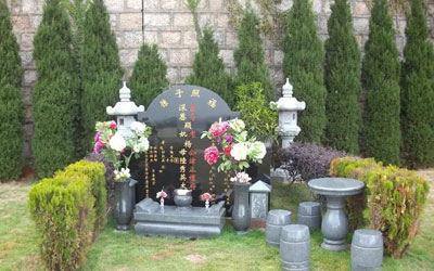 昆明公墓墓志铭：墓碑证明我来过