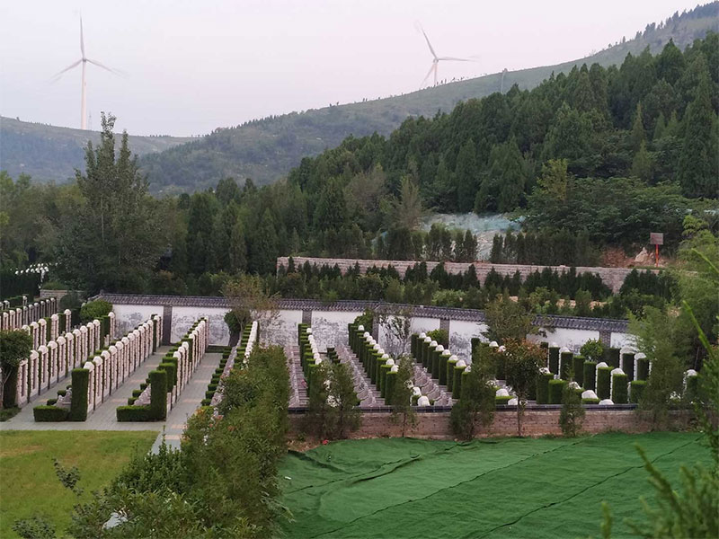 陵园是过世者的最终去向,是一片幽静的地方 陵园是过世者的最终去向,是一片幽静的地方