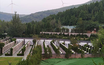 陵园是过世者的最终去向,是一片幽静的地方