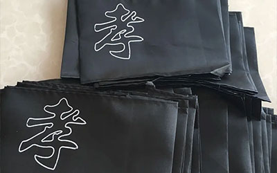 黑纱、孝牌的佩戴方式