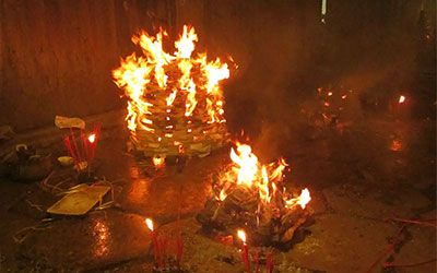 选择在十字路口烧纸的各种说法